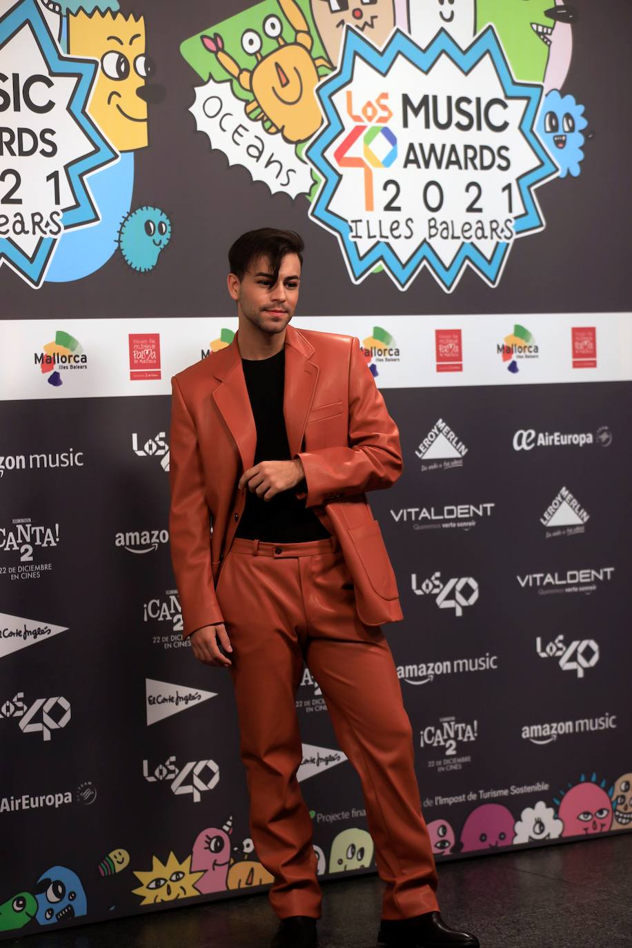 Ed Sheeran, C.Tangana y Sebastián Yatra han sido galardonados con los premios a mejor artista internacional, nacional y latino, respectivamente, en la gala de LOS40 Music Awards 2021. Pero el evento ha dejado otros momentos icónicos, como el 'photocall'. 