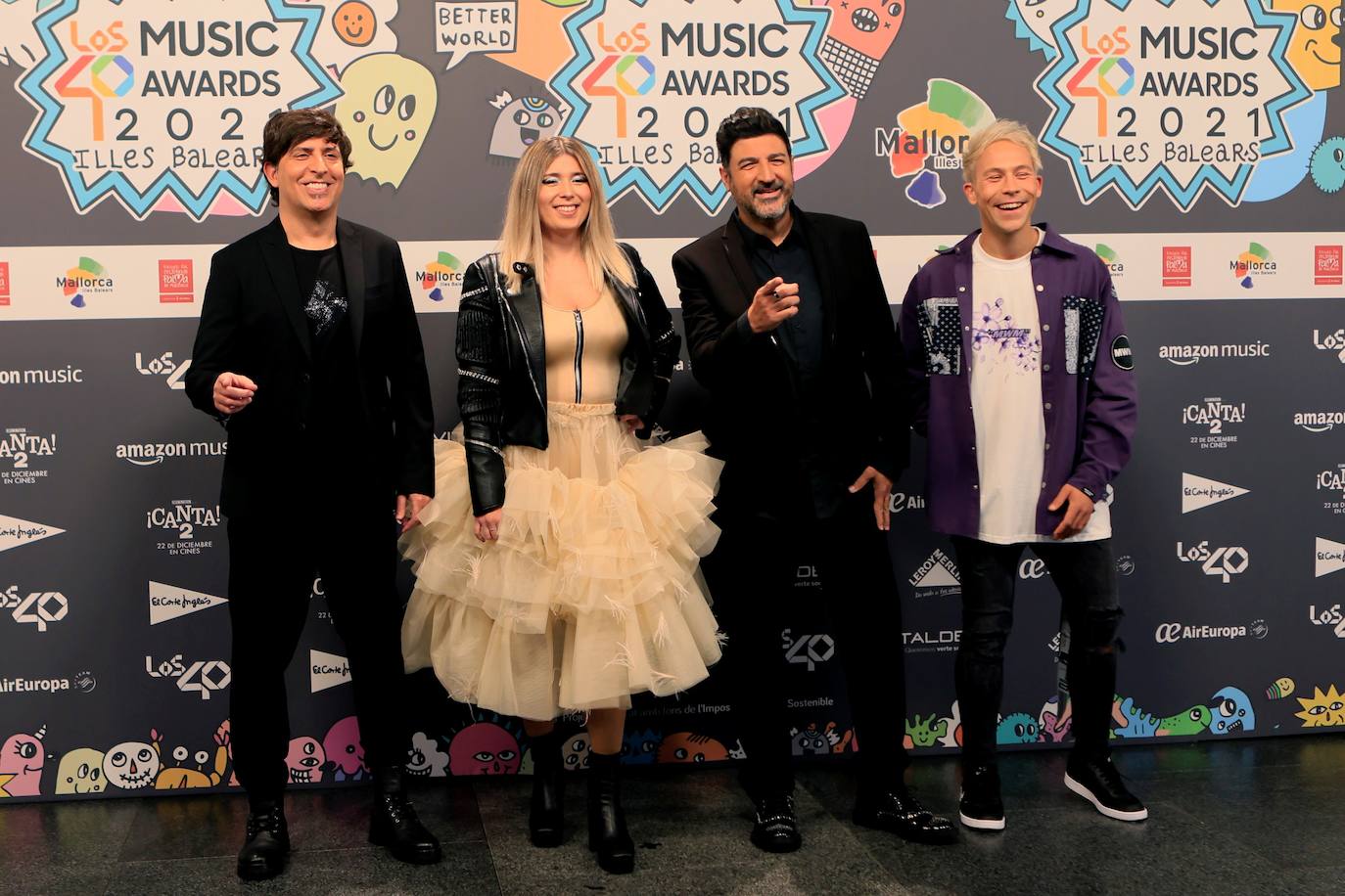 Ed Sheeran, C.Tangana y Sebastián Yatra han sido galardonados con los premios a mejor artista internacional, nacional y latino, respectivamente, en la gala de LOS40 Music Awards 2021. Pero el evento ha dejado otros momentos icónicos, como el 'photocall'. 