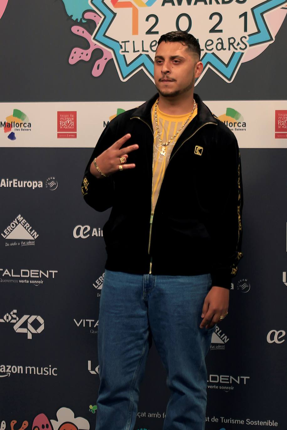 Ed Sheeran, C.Tangana y Sebastián Yatra han sido galardonados con los premios a mejor artista internacional, nacional y latino, respectivamente, en la gala de LOS40 Music Awards 2021. Pero el evento ha dejado otros momentos icónicos, como el 'photocall'. 