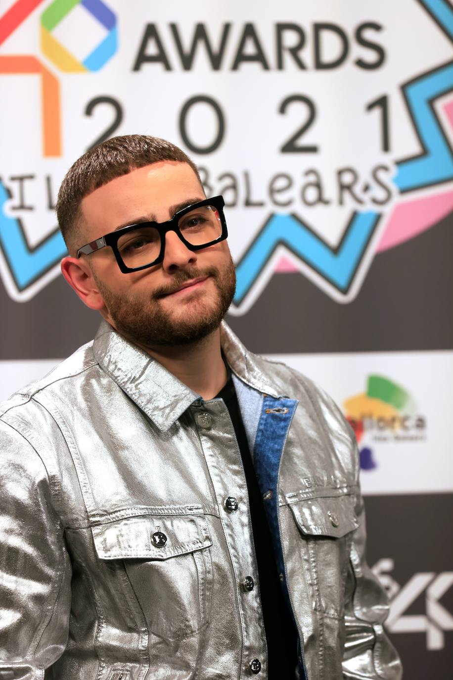 Ed Sheeran, C.Tangana y Sebastián Yatra han sido galardonados con los premios a mejor artista internacional, nacional y latino, respectivamente, en la gala de LOS40 Music Awards 2021. Pero el evento ha dejado otros momentos icónicos, como el 'photocall'. 