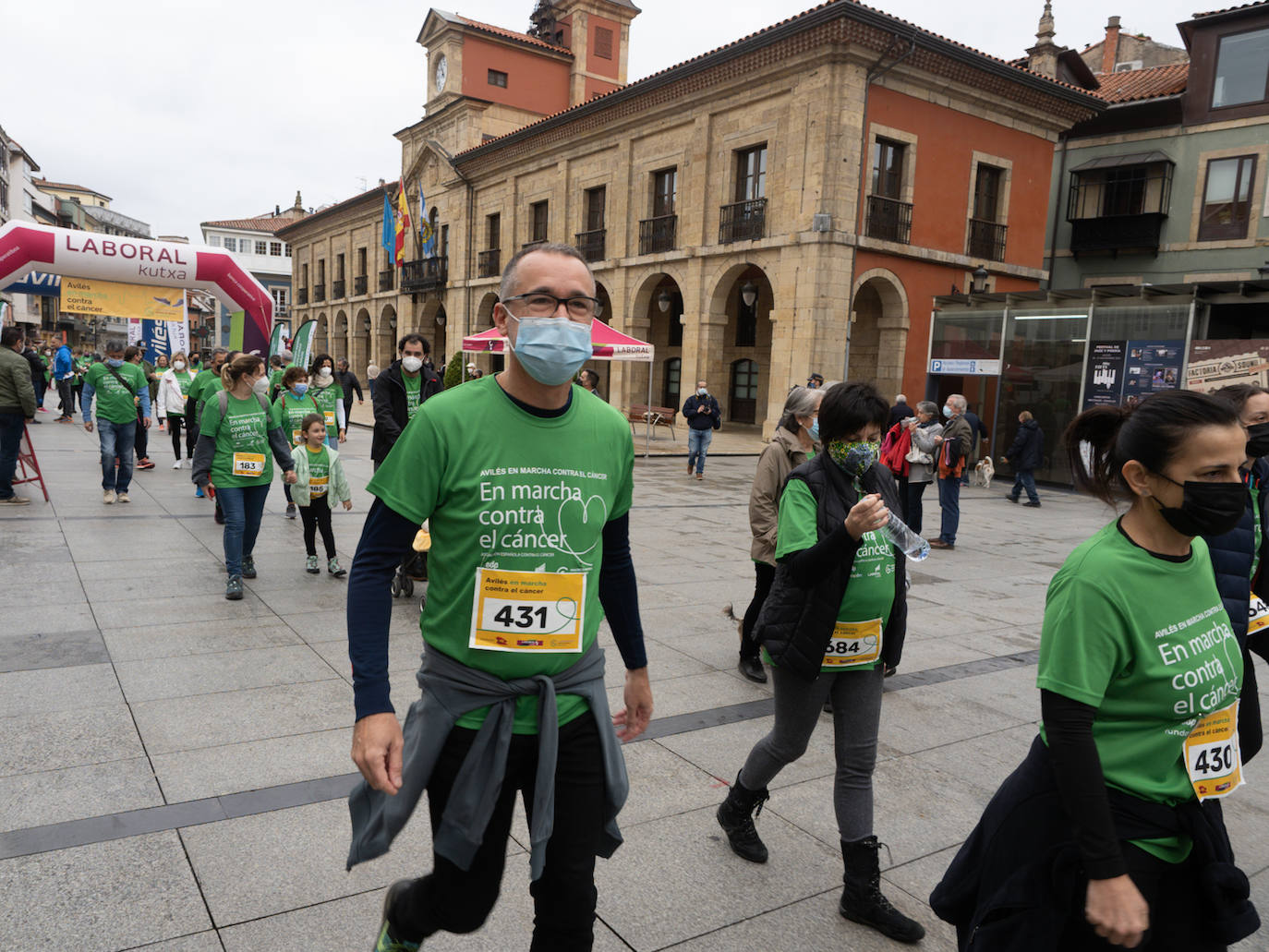 La Asociación Española contra el Cáncer (AECC) ha organizado marchas en Gijón y Avilés para que «la gente tome conciencia y colabore». El objetivo de la iniciativa es mejorar la calidad de vida de los enfermos de cáncer. 