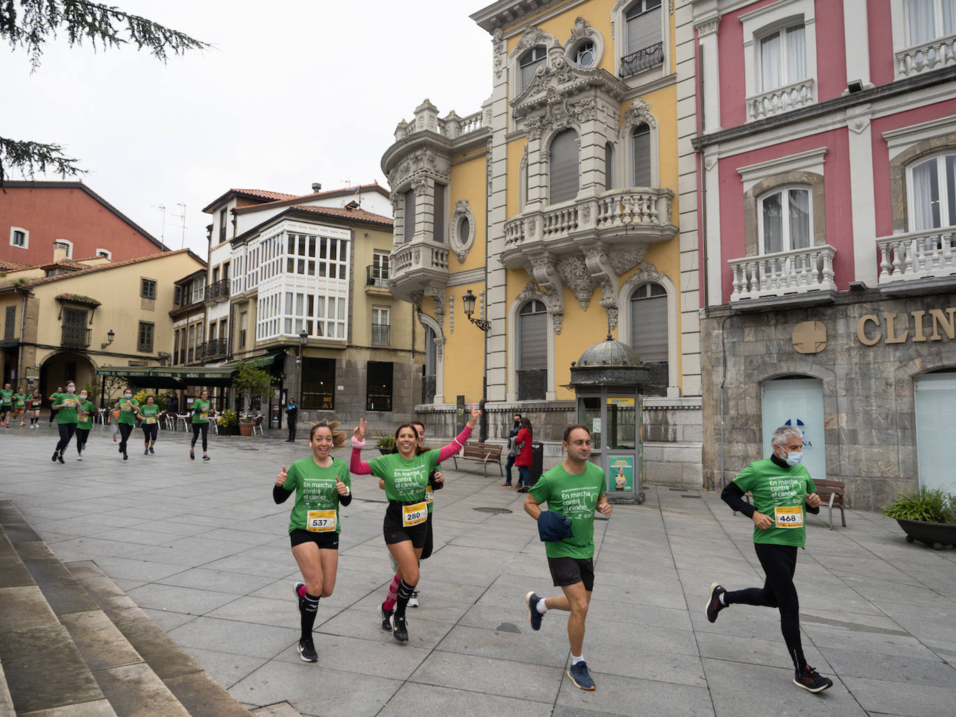 La Asociación Española contra el Cáncer (AECC) ha organizado marchas en Gijón y Avilés para que «la gente tome conciencia y colabore». El objetivo de la iniciativa es mejorar la calidad de vida de los enfermos de cáncer. 