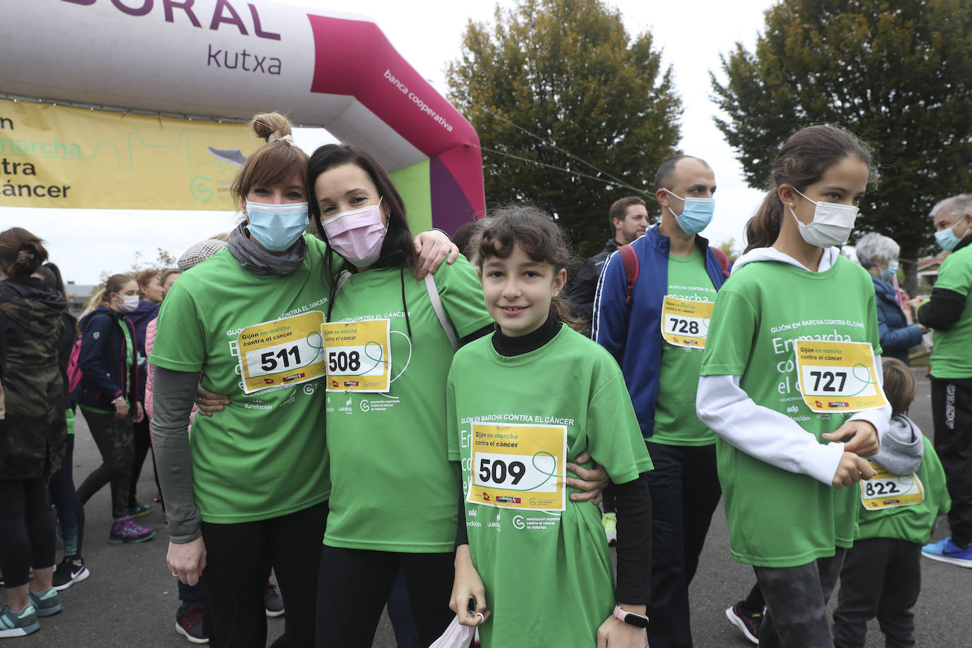 La Asociación Española contra el Cáncer (AECC) ha organizado marchas en Gijón y Avilés para que «la gente tome conciencia y colabore». El objetivo de la iniciativa es mejorar la calidad de vida de los enfermos de cáncer. 