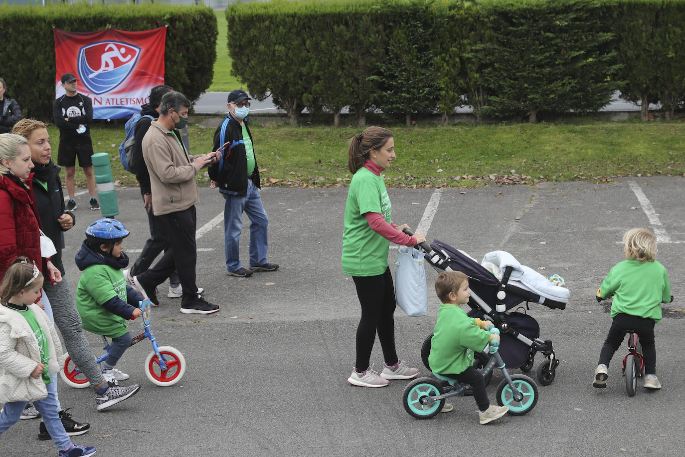 La Asociación Española contra el Cáncer (AECC) ha organizado marchas en Gijón y Avilés para que «la gente tome conciencia y colabore». El objetivo de la iniciativa es mejorar la calidad de vida de los enfermos de cáncer. 