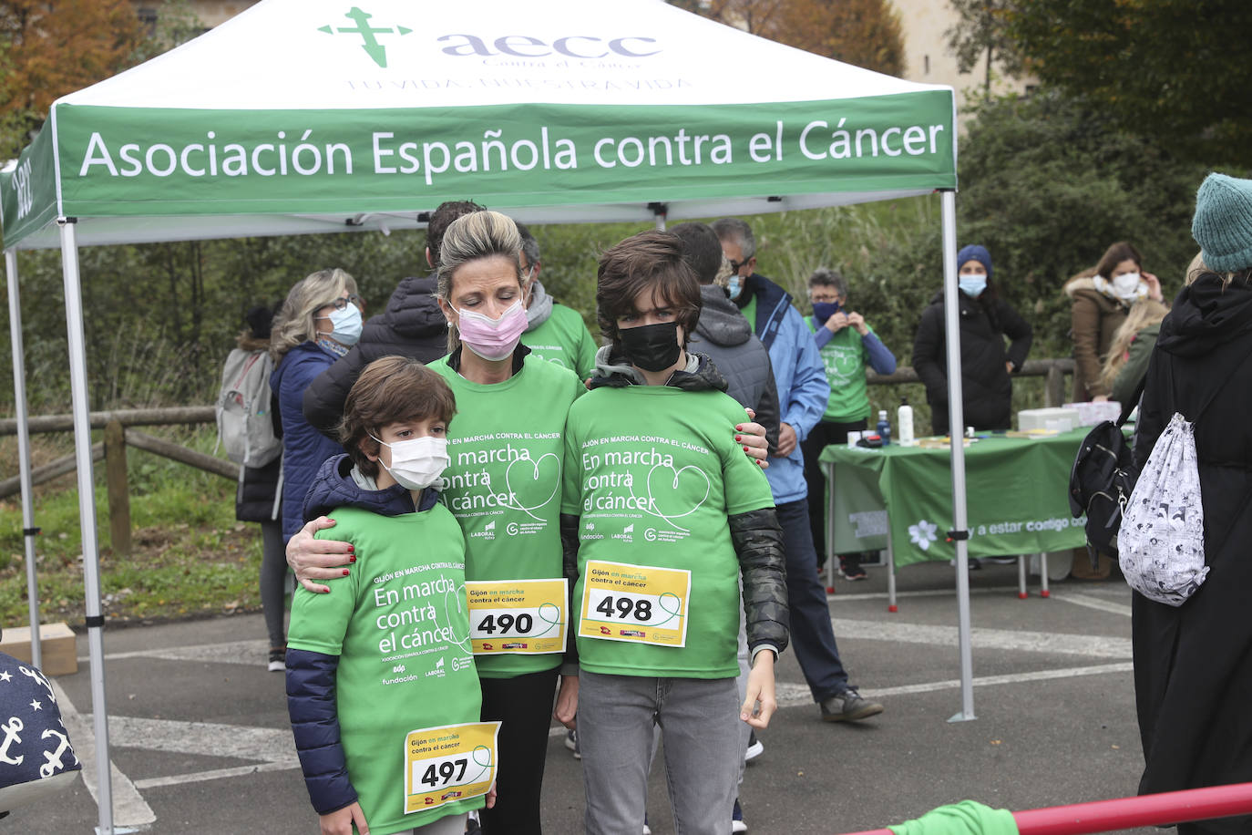 La Asociación Española contra el Cáncer (AECC) ha organizado marchas en Gijón y Avilés para que «la gente tome conciencia y colabore». El objetivo de la iniciativa es mejorar la calidad de vida de los enfermos de cáncer. 