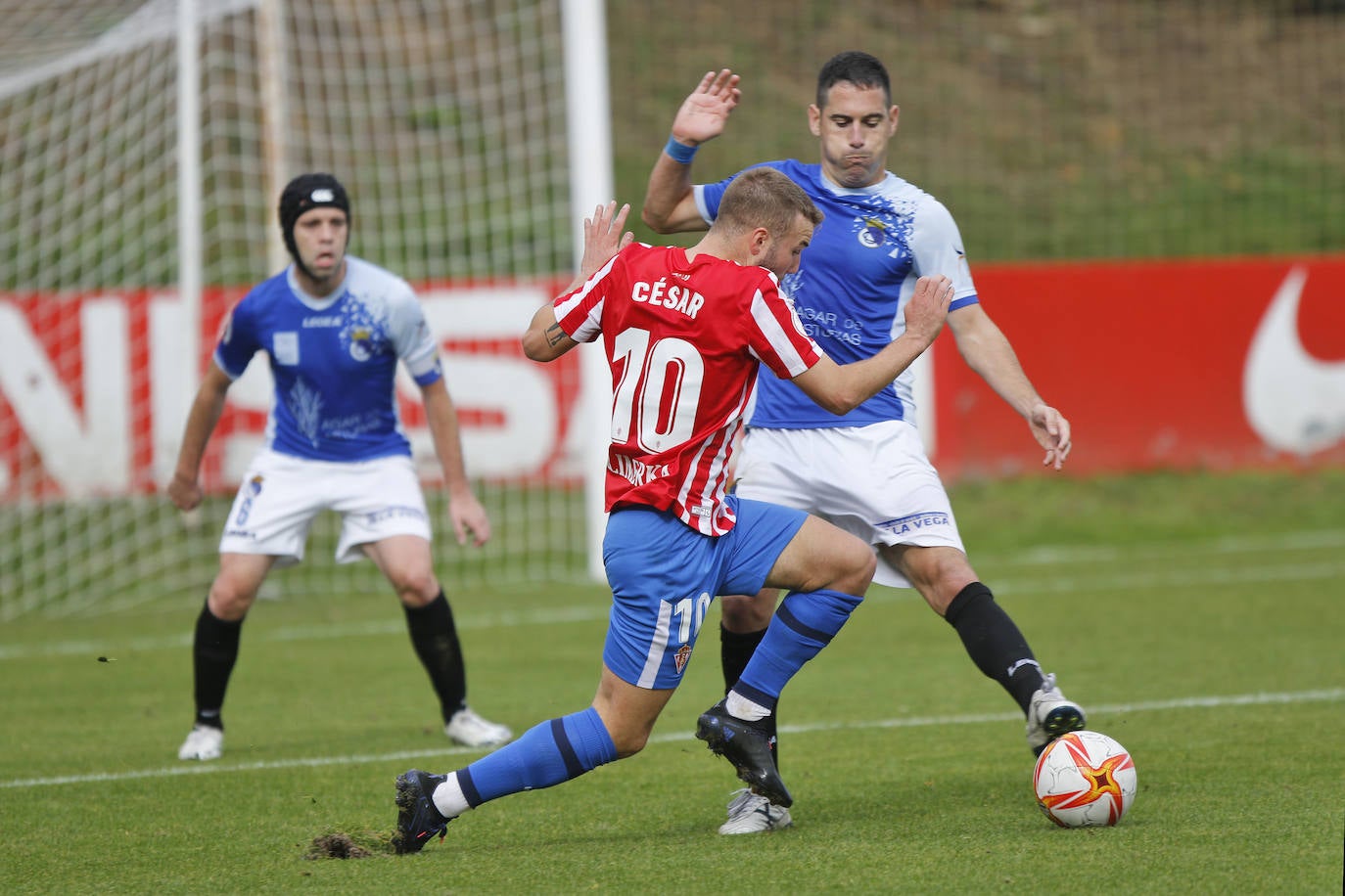Fotos: El Sporting B - Urraca, en imágenes