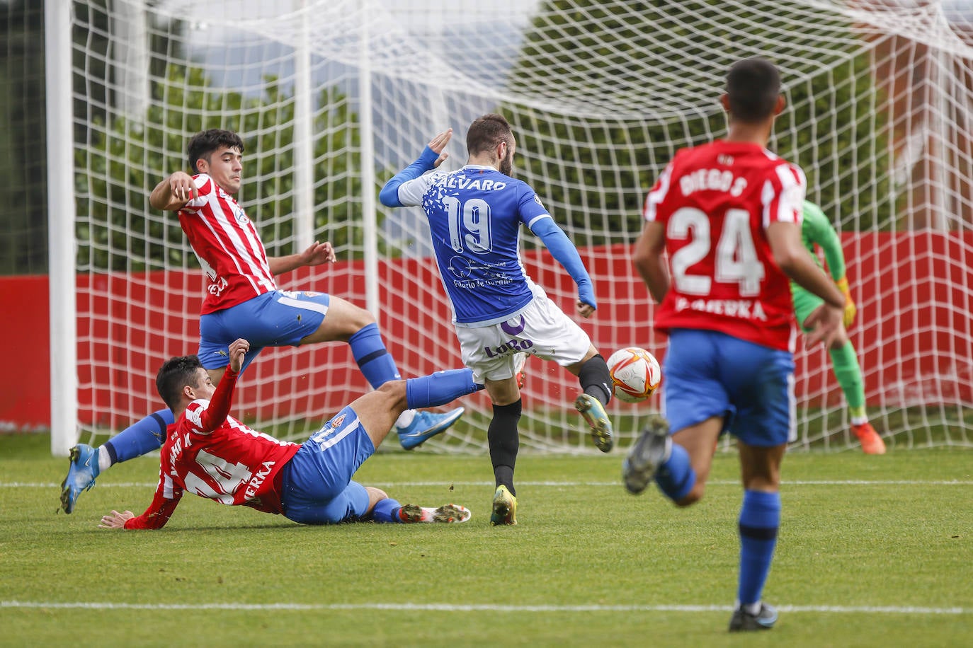 Fotos: El Sporting B - Urraca, en imágenes