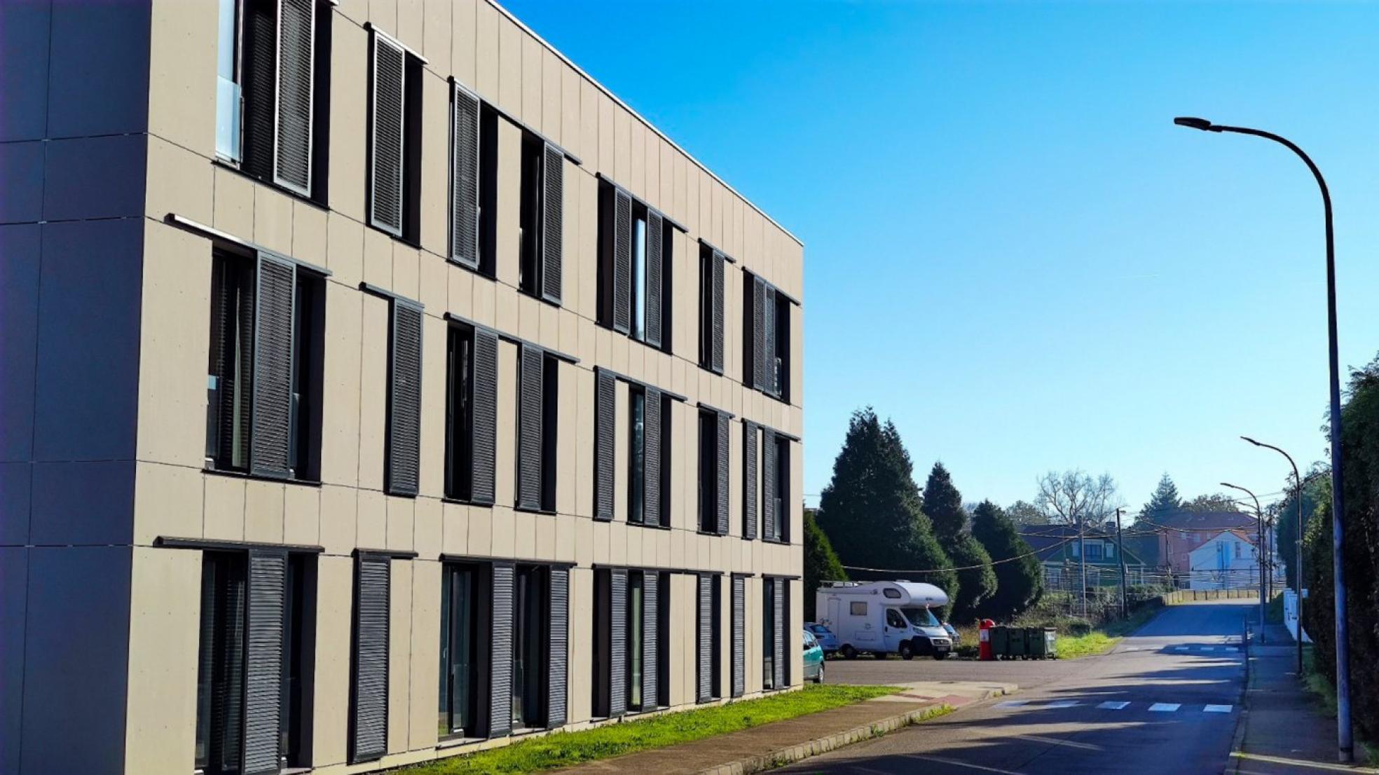 Las viviendas incorporan una fachada ventilada.