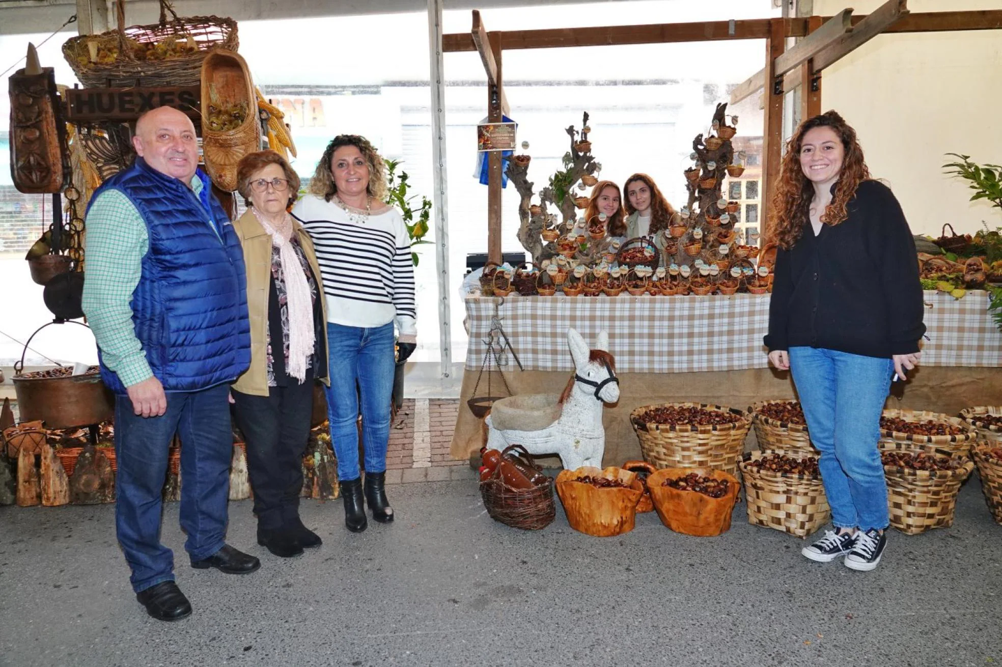 Rafa Peón, Hortensia González, Charo Peón y Mara, Miriam y Denís Martínez. 