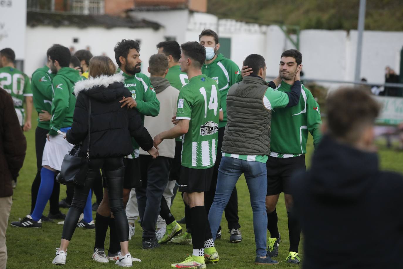 Los asturianos cayeron en la tanda de penaltis ante el Solares (3-5) después de llegar con empate a un tanto a la conclusión del tiempo reglamentario y la prórroga con un total de 120 minutos. Será el Solares el que se enfrente a un equipo de Primera División.