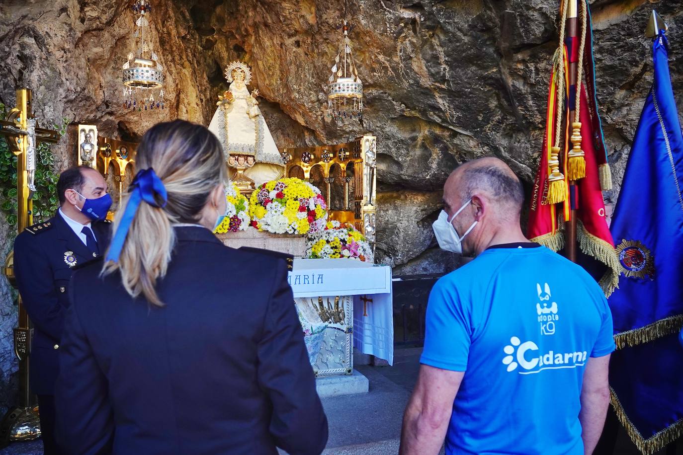 Partiendo del cuartel ovetense de Buenavista a las cinco de la mañana, un total de 18 agentes recorrieron los 84 kilómetros que separan la capital asturiana del Real Sitio mediante relevos de dos personas cada 10 kilómetros. 