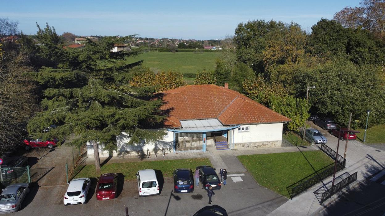 Consultorio médico de La Camocha, que será derribado para construir en su lugar el nuevo edificio. 