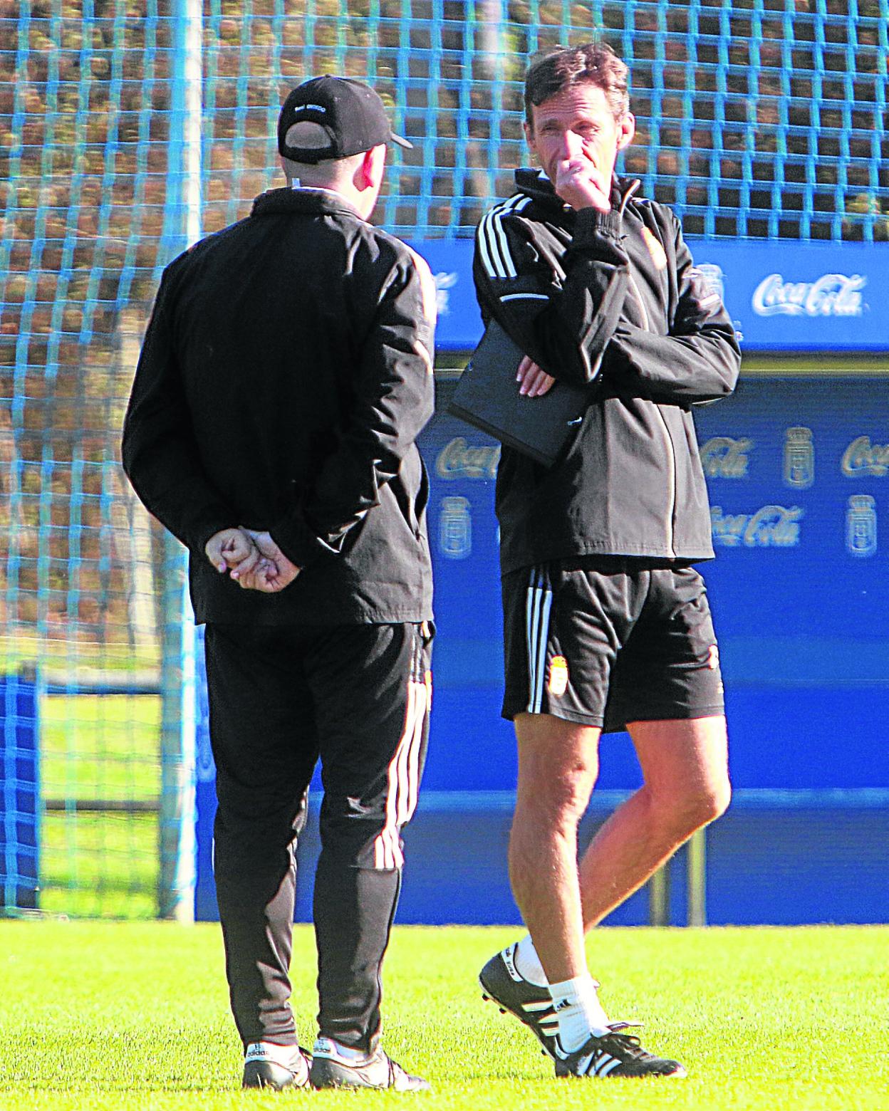 Ziganda, junto a su segundo entrenador, Bingen Arostegi, durante el entrenamiento.