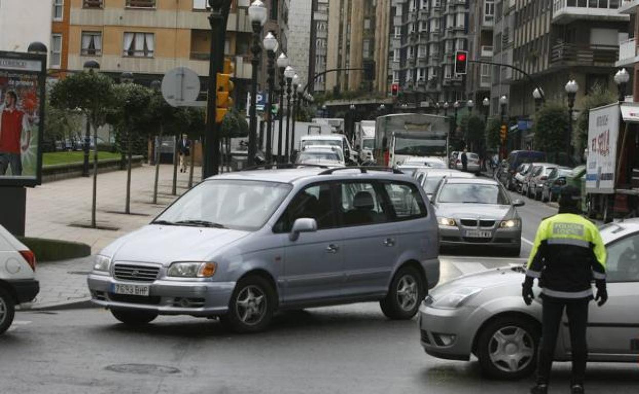 Las ciudades de más de 50.000 habitantes implatarán las retricciones de vehículos más contaminates por la Ley del Cambio Climático.