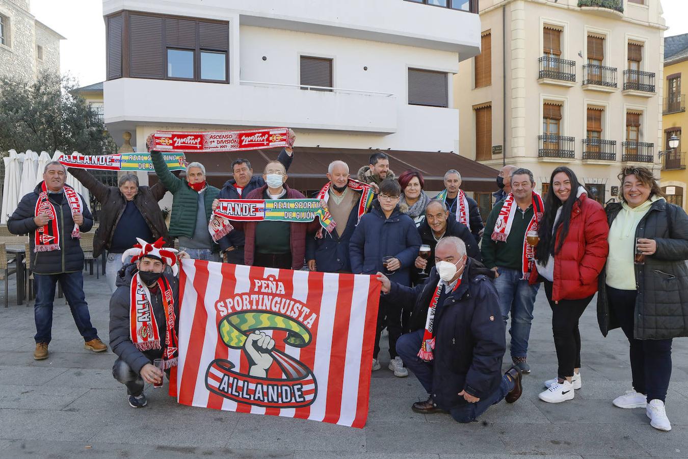 Más de quinientos sportinguistas estarán esta noche en las gradas de El Toralín para animar al conjunto rojiblanco.