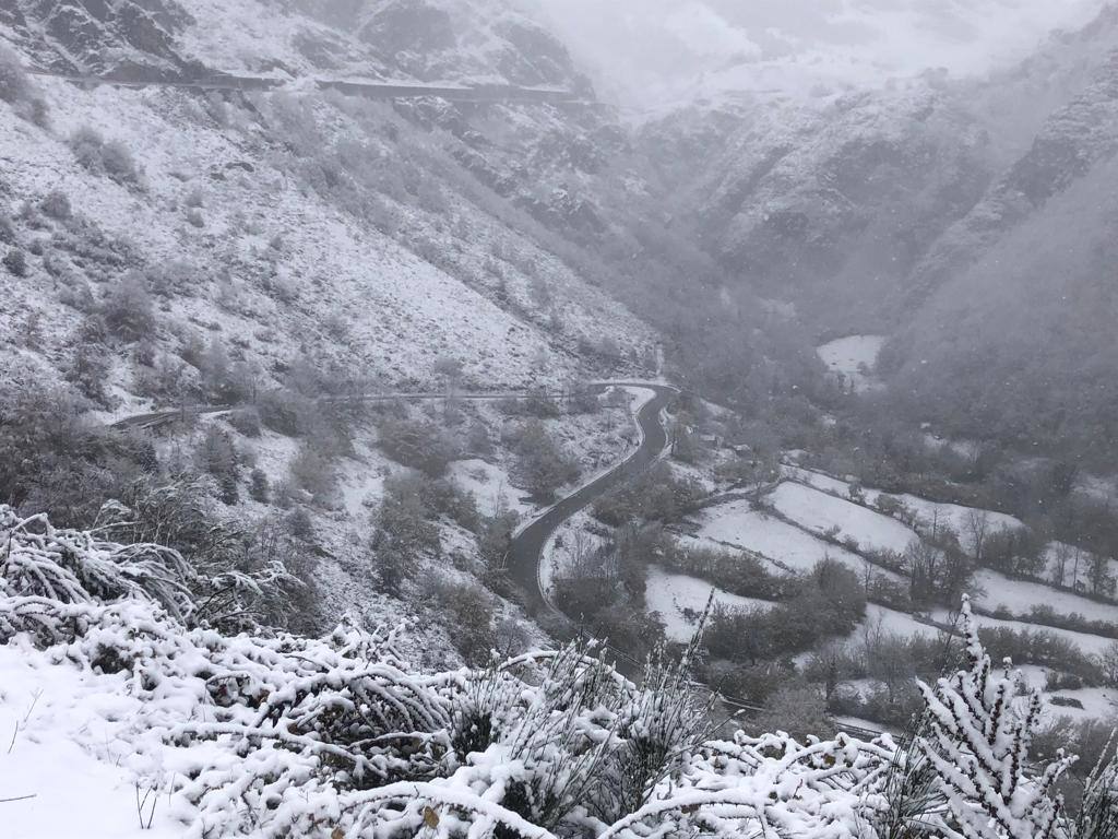 Fotos: Asturias, bajo el primer temporal de nieve del otoño