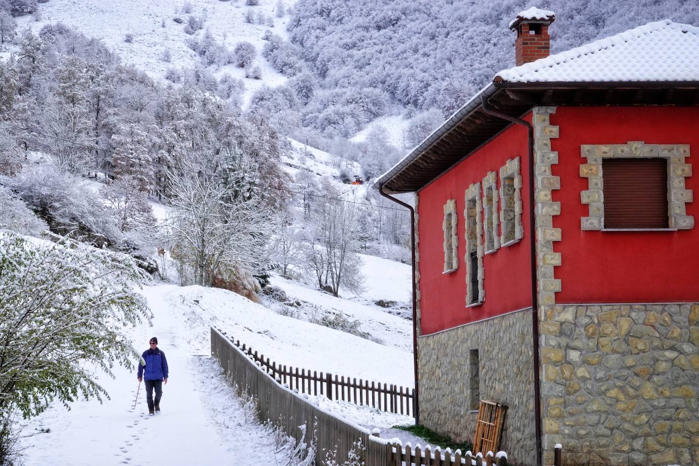 Fotos: Asturias, bajo el primer temporal de nieve del otoño