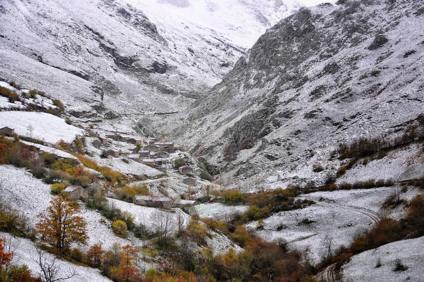 Fotos: Asturias, bajo el primer temporal de nieve del otoño