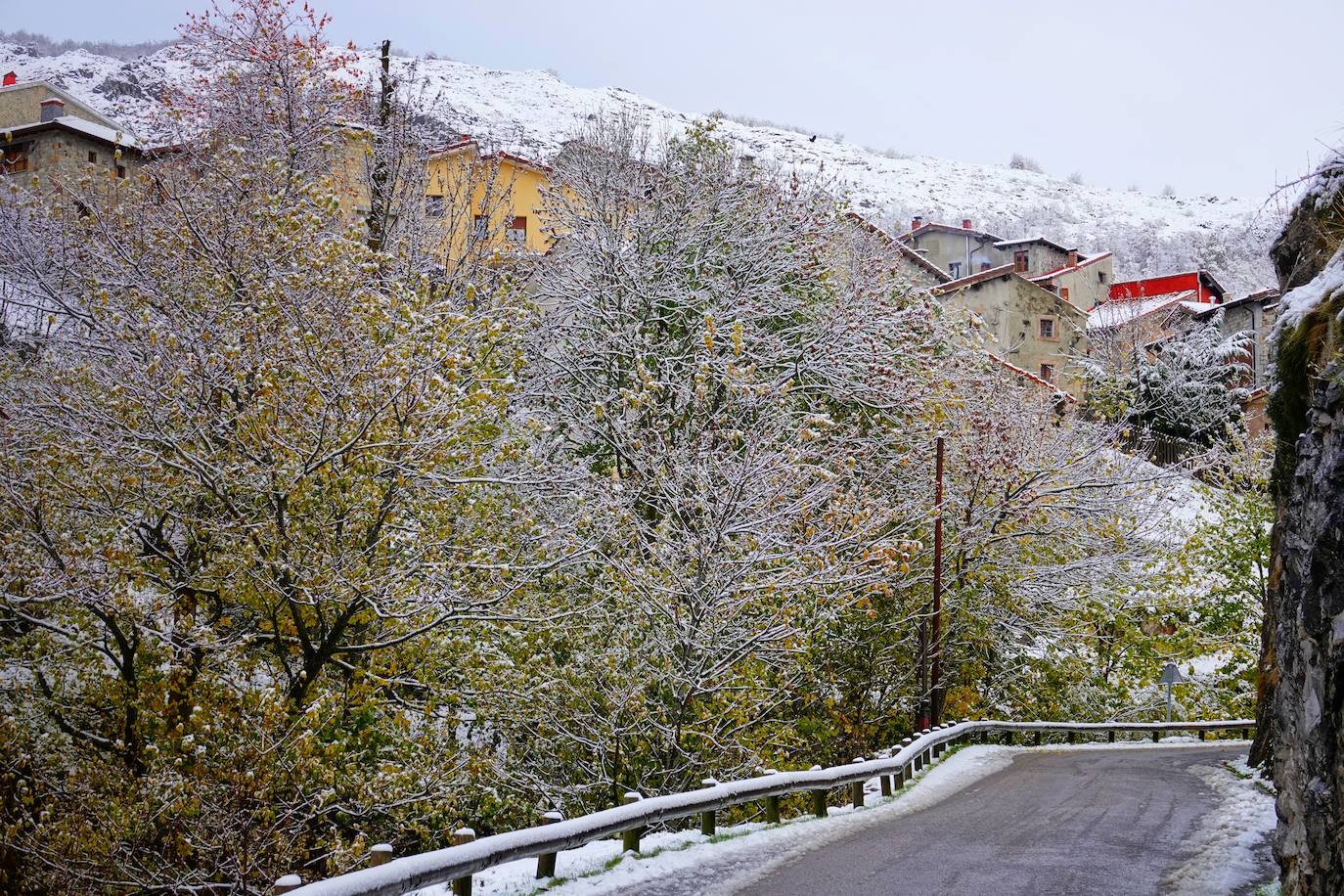 Fotos: Asturias, bajo el primer temporal de nieve del otoño