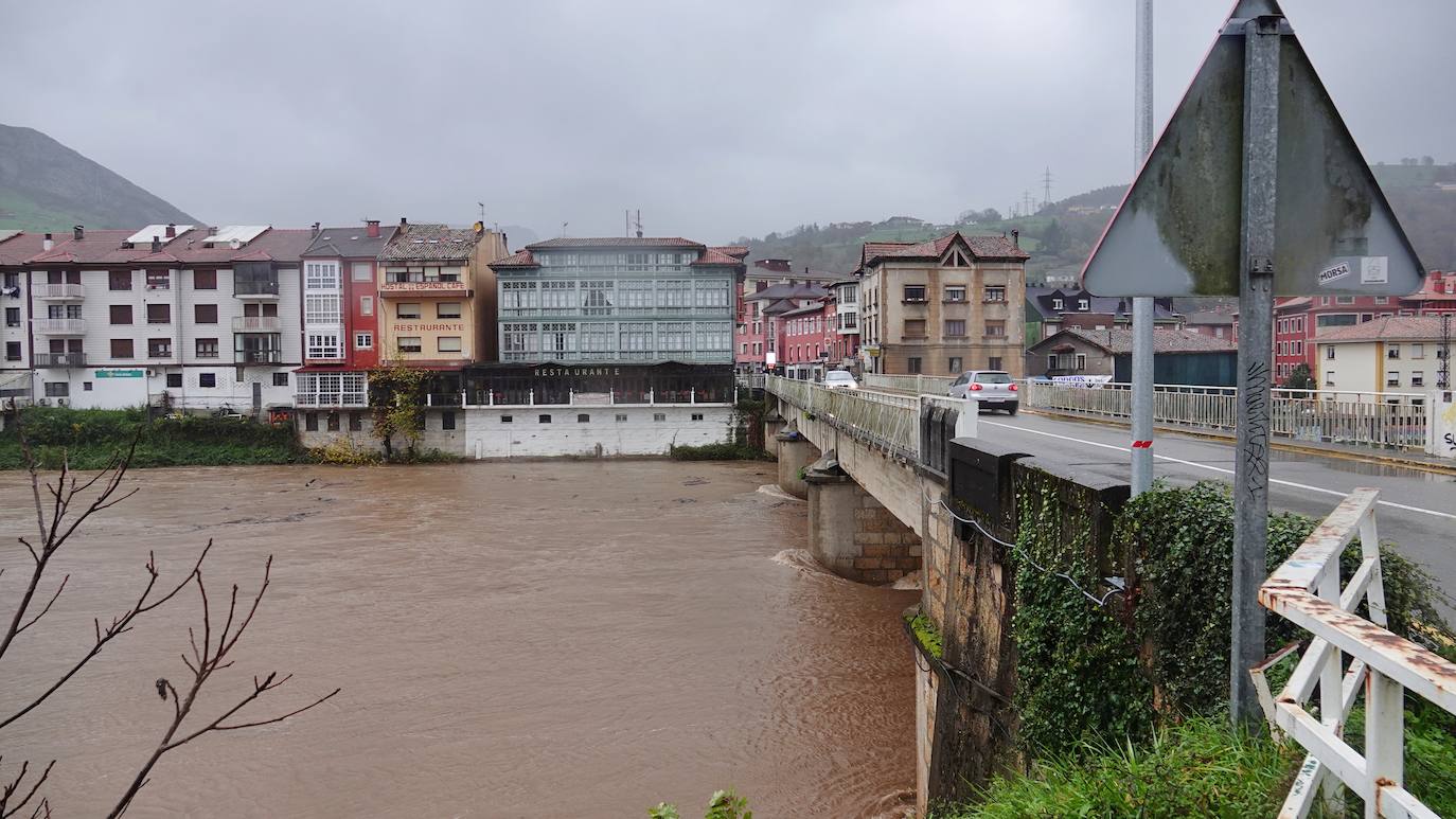 Fotos: Los ríos se desbordan en el oriente de Asturias