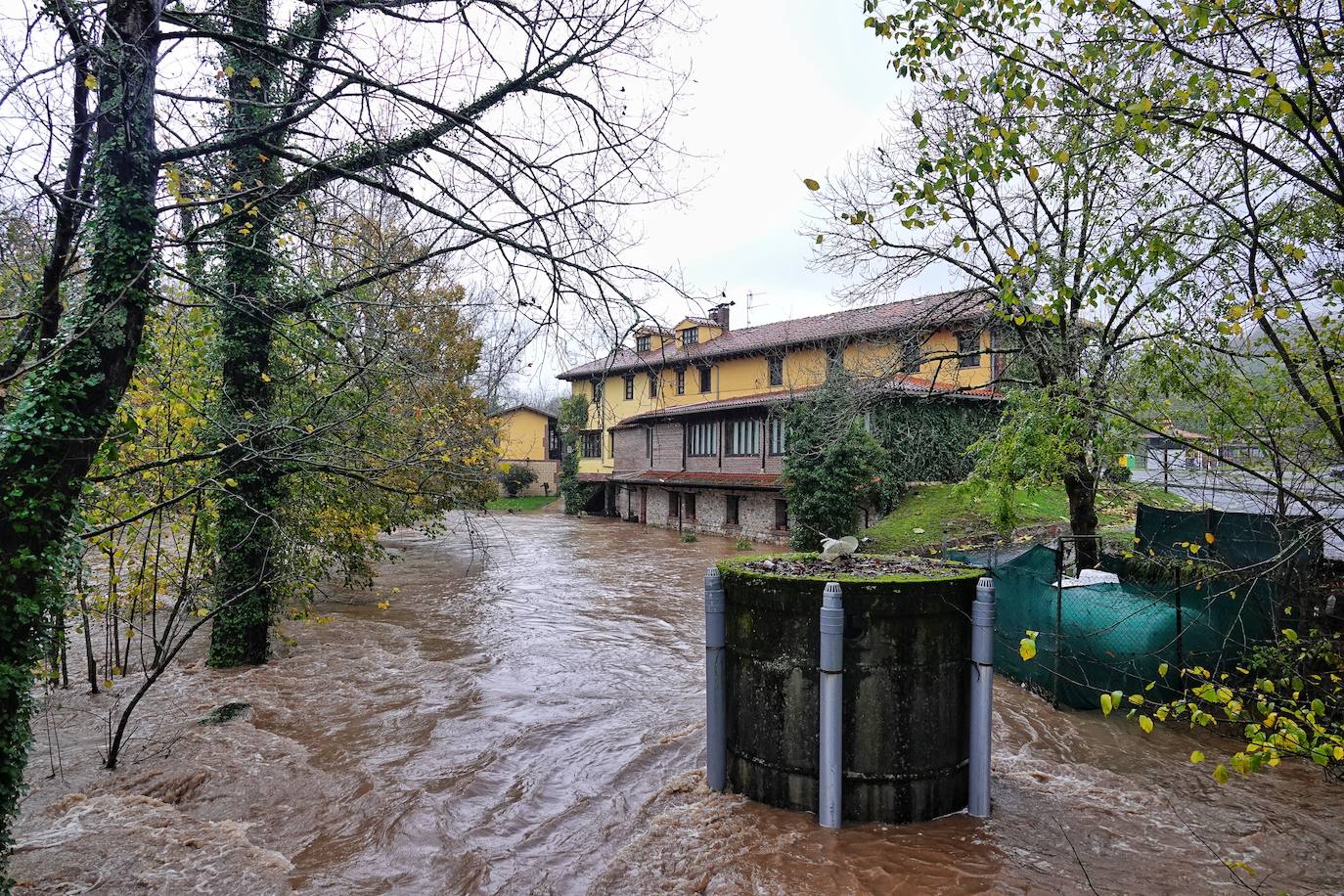 Fotos: Los ríos se desbordan en el oriente de Asturias