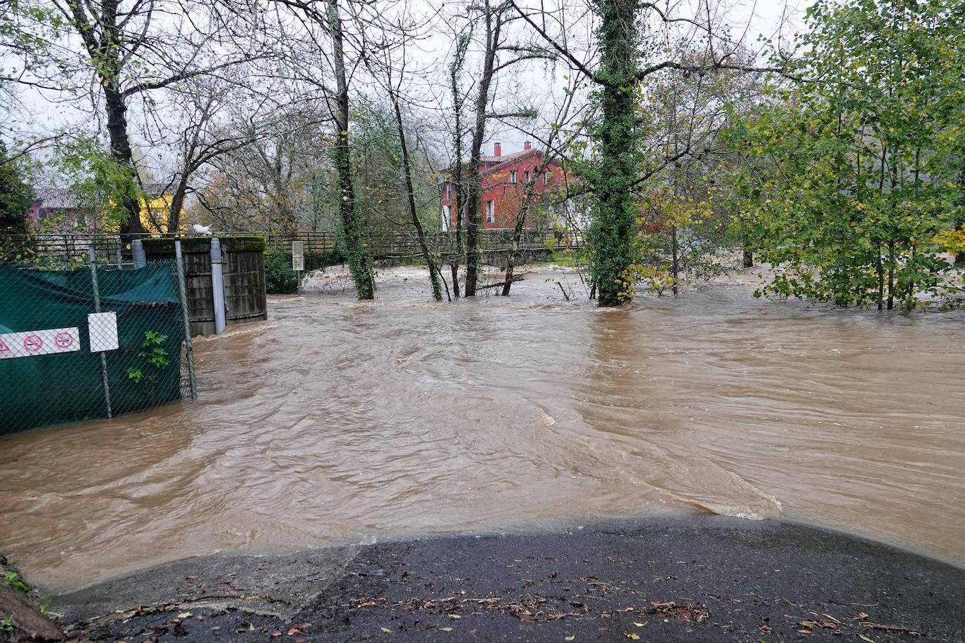 Fotos: Los ríos se desbordan en el oriente de Asturias