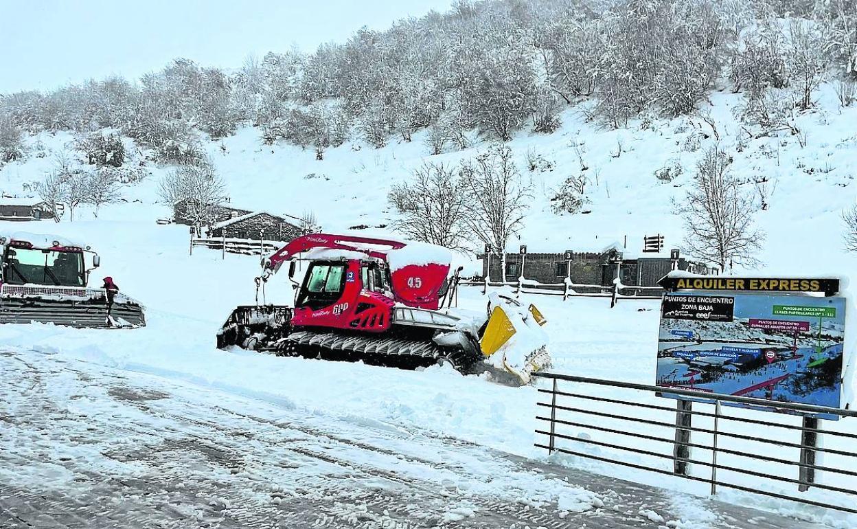 Estada que ayer presentaba la estación invernal Fuentes de Invierno en Aller.