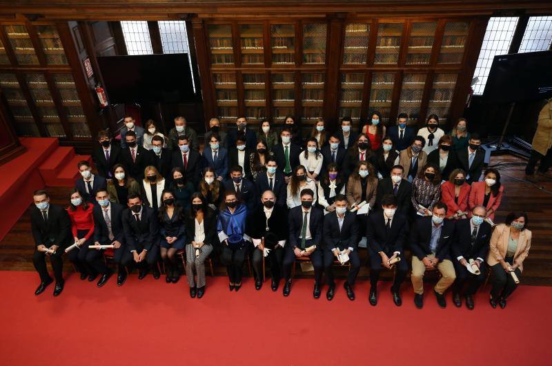 En imágenes: La Universidad de Oviedo entrega sus premios Fin de Grado en Santa Catalina