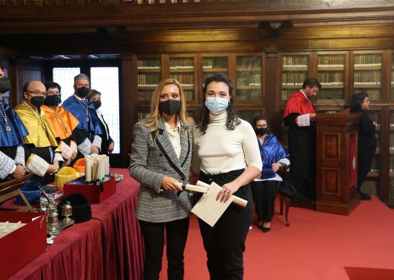 En imágenes: La Universidad de Oviedo entrega sus premios Fin de Grado en Santa Catalina