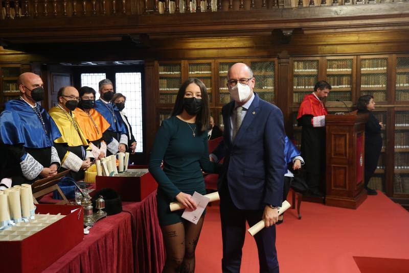 En imágenes: La Universidad de Oviedo entrega sus premios Fin de Grado en Santa Catalina