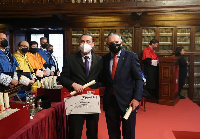 En imágenes: La Universidad de Oviedo entrega sus premios Fin de Grado en Santa Catalina