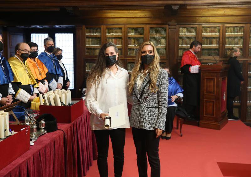 En imágenes: La Universidad de Oviedo entrega sus premios Fin de Grado en Santa Catalina