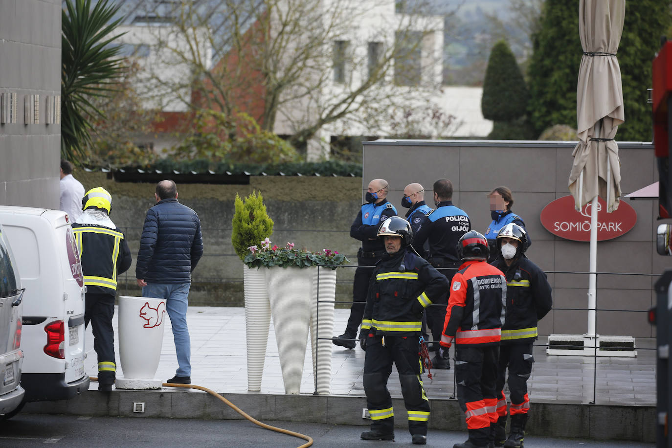 Este viernes se ha producido un incendio en el restaurante Somio Park al que se desplazaron los bomberos en menos de diez minutosy dos patrullas de la Policía Local.