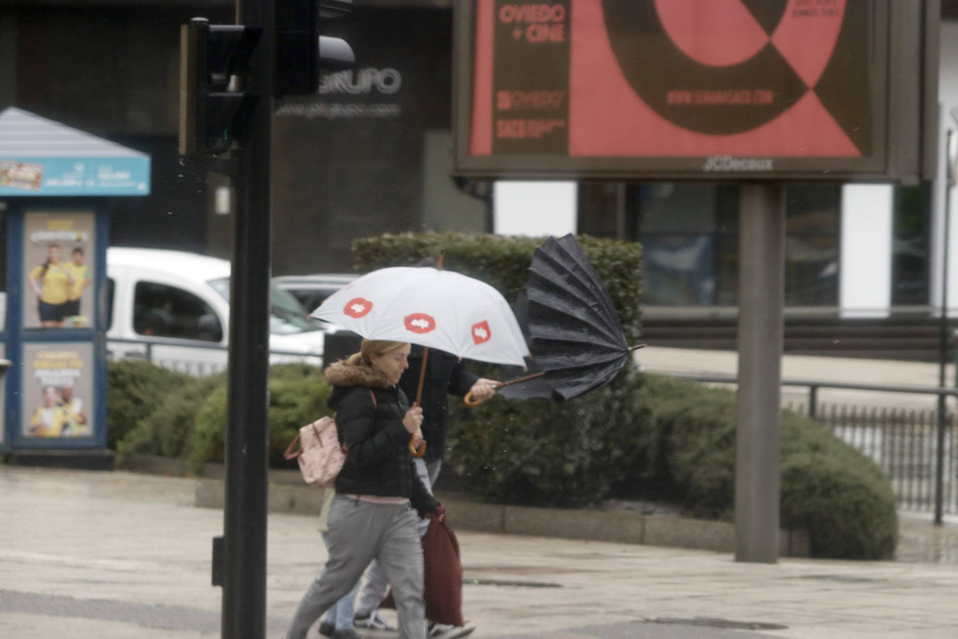 Lluvia y viento para un frío fin de semana en Oviedo