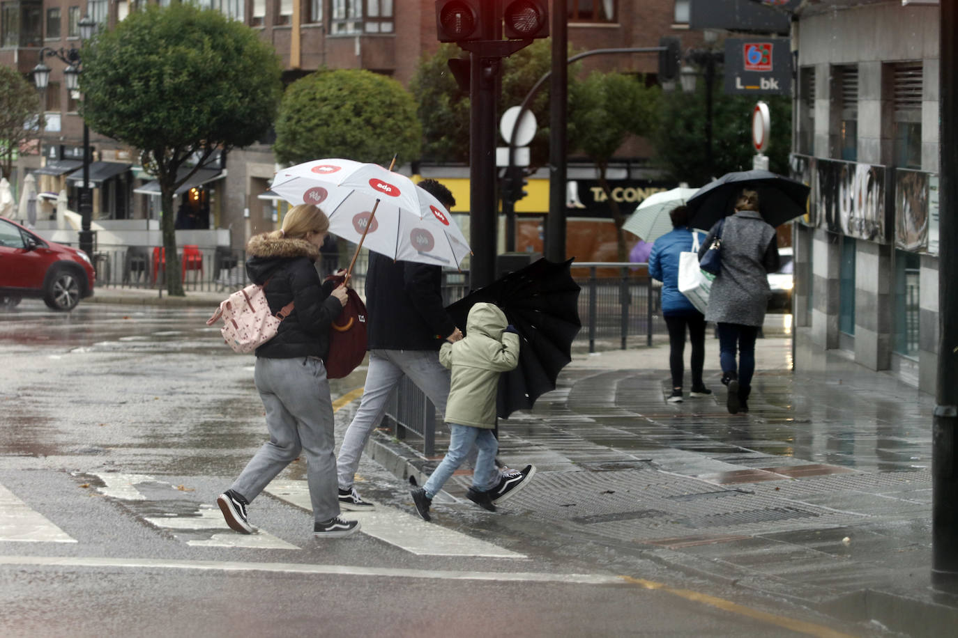 Lluvia y viento para un frío fin de semana en Oviedo