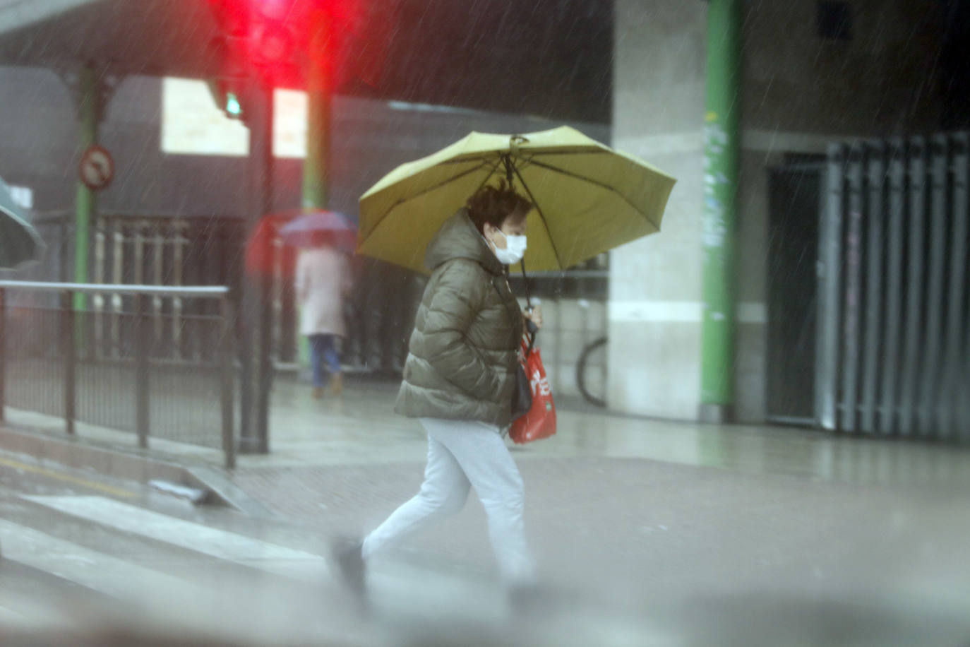 Lluvia y viento para un frío fin de semana en Oviedo