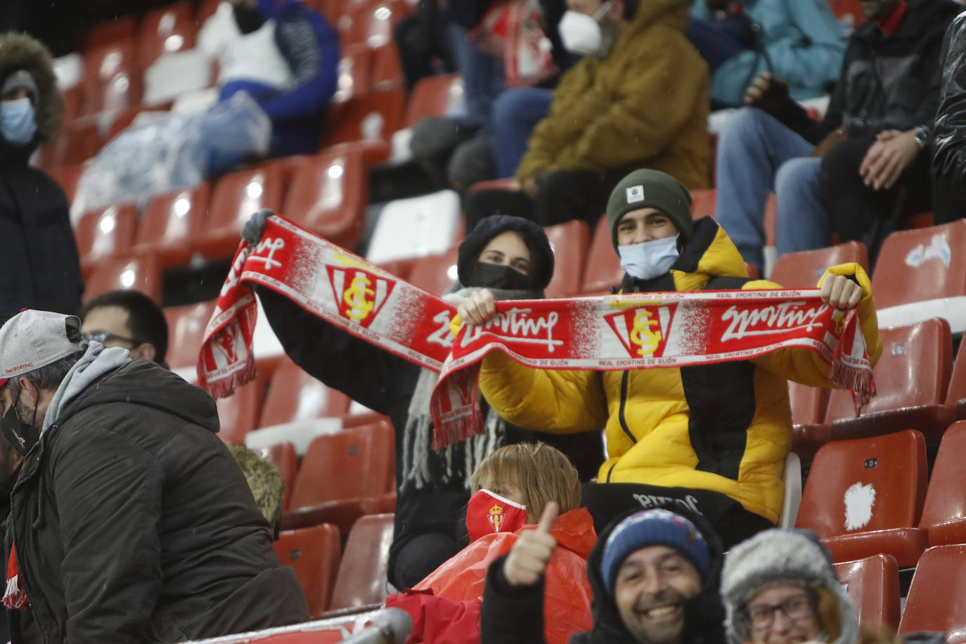 Fotos: ¿Estuviste en el Sporting - Fuenlabrada? ¡Búscate!