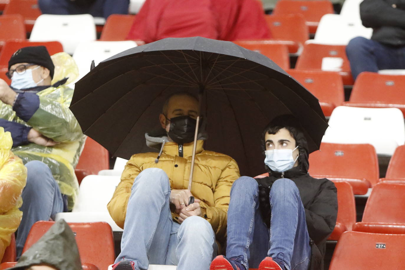 Fotos: ¿Estuviste en el Sporting - Fuenlabrada? ¡Búscate!