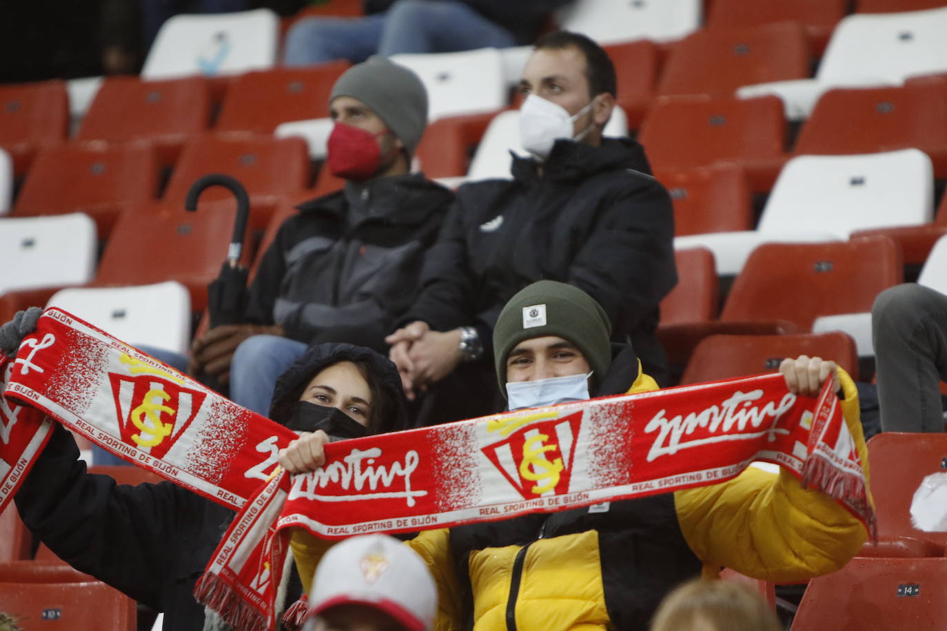 Fotos: ¿Estuviste en el Sporting - Fuenlabrada? ¡Búscate!