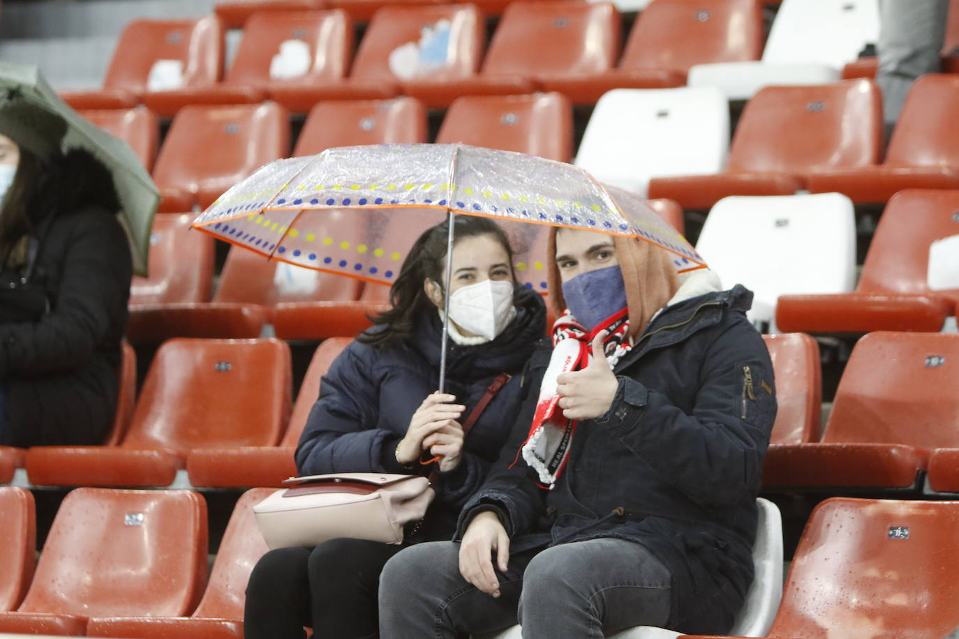 Fotos: ¿Estuviste en el Sporting - Fuenlabrada? ¡Búscate!