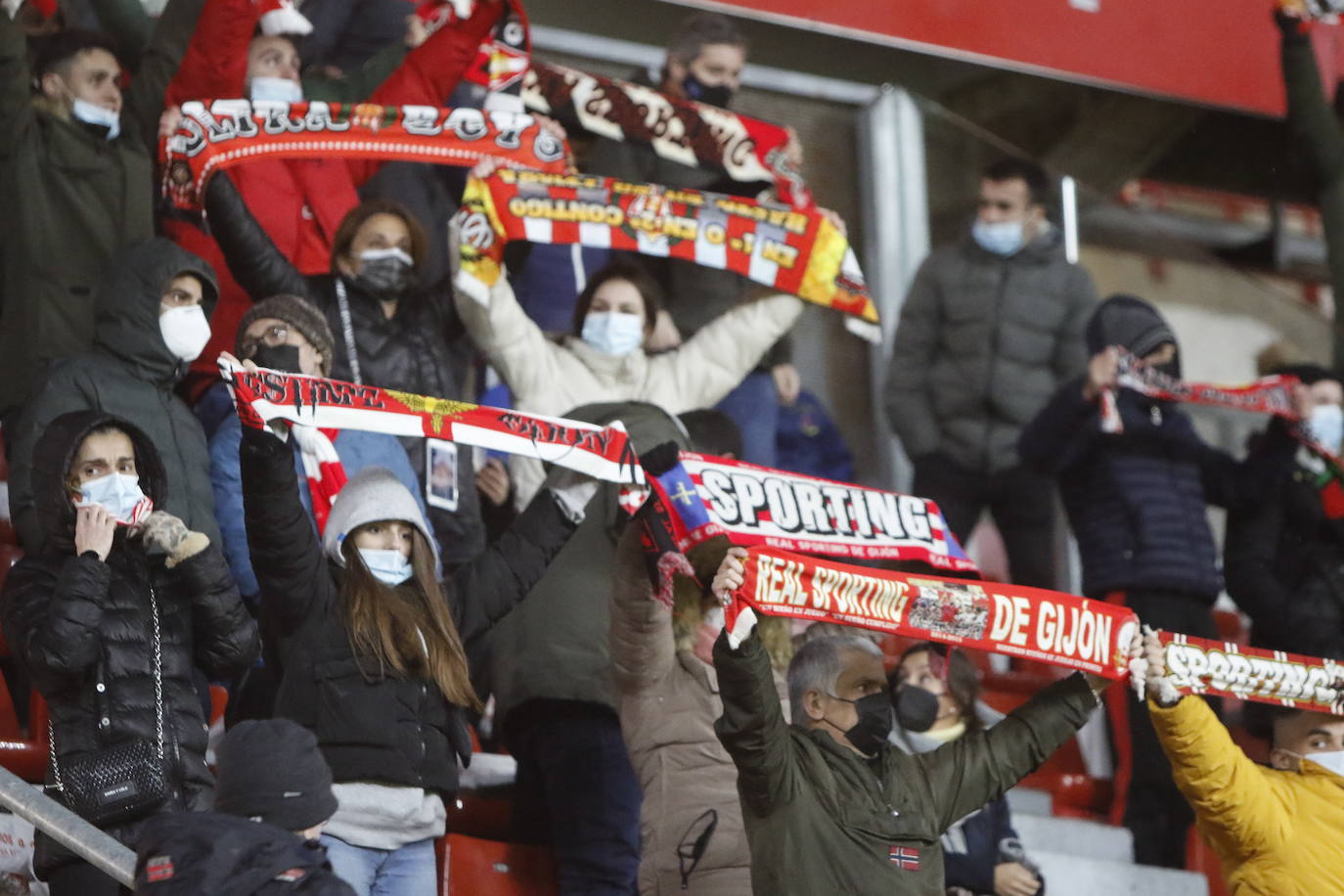 Fotos: ¿Estuviste en el Sporting - Fuenlabrada? ¡Búscate!