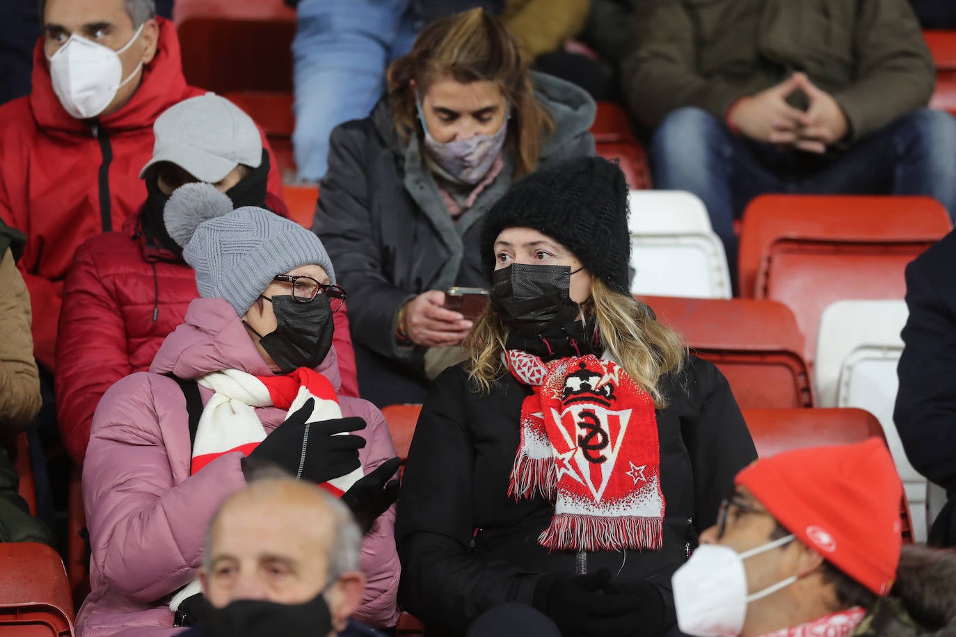 Fotos: ¿Estuviste en el Sporting - Fuenlabrada? ¡Búscate!