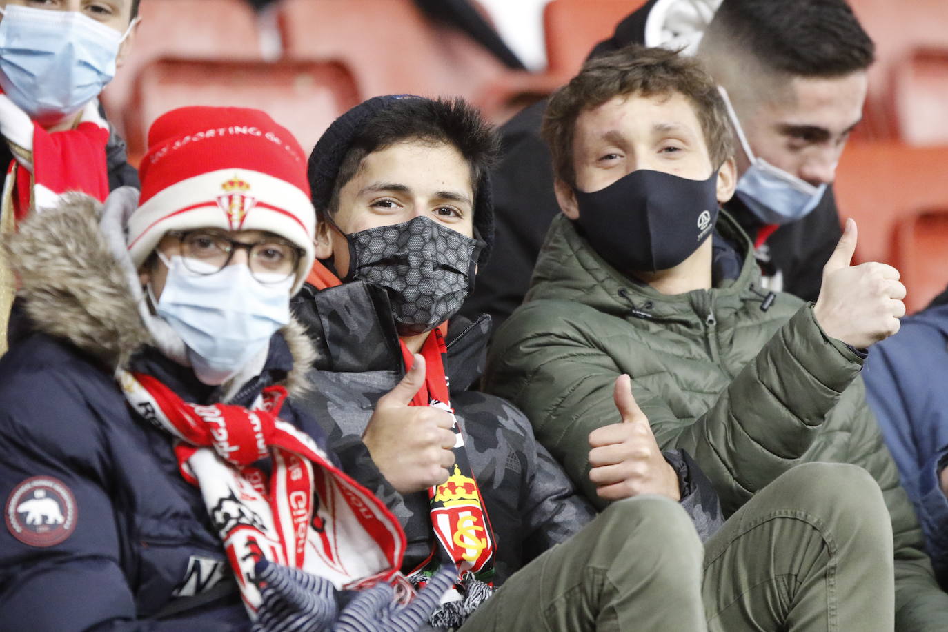 Fotos: ¿Estuviste en el Sporting - Fuenlabrada? ¡Búscate!