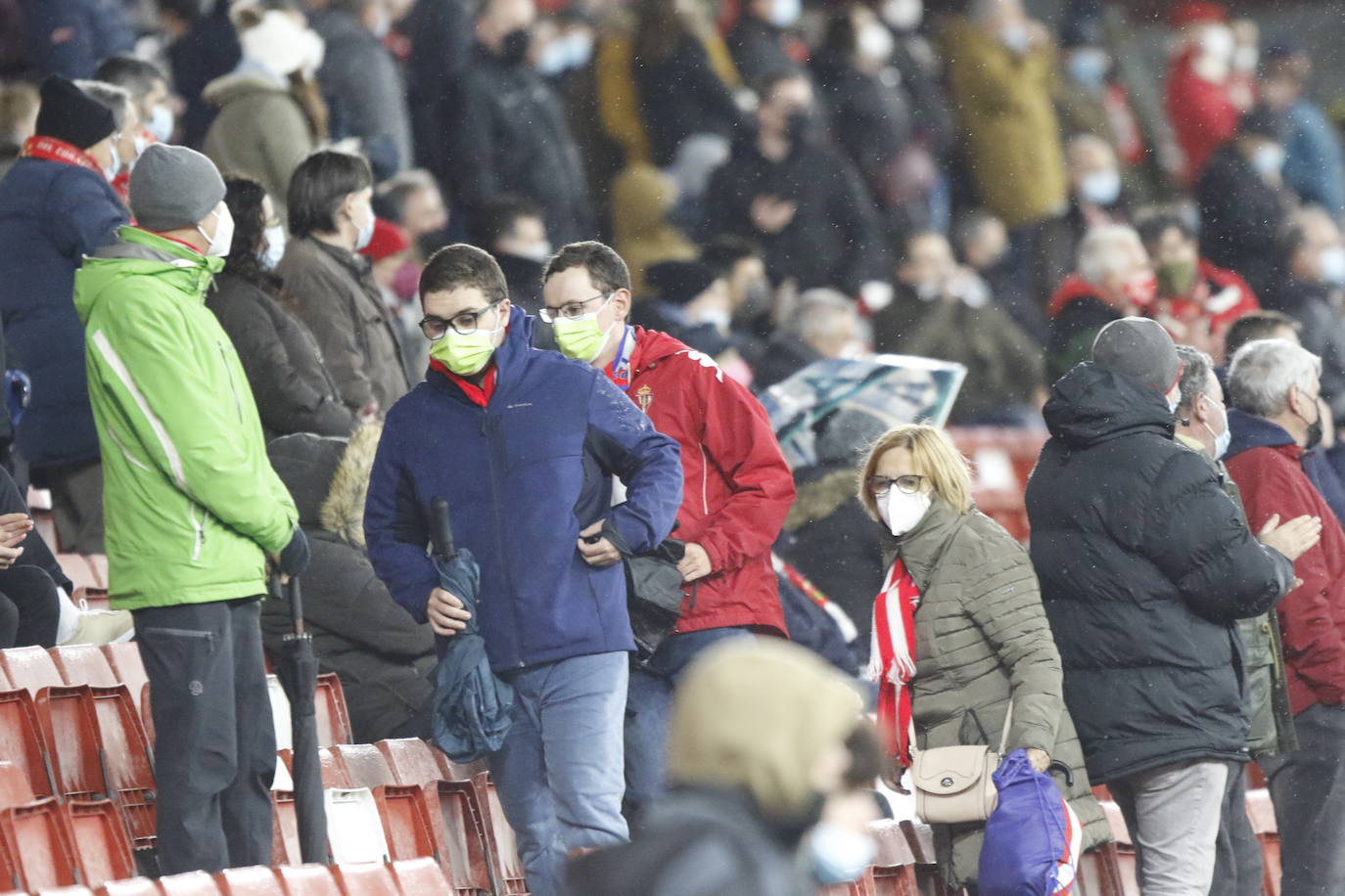 Fotos: ¿Estuviste en el Sporting - Fuenlabrada? ¡Búscate!