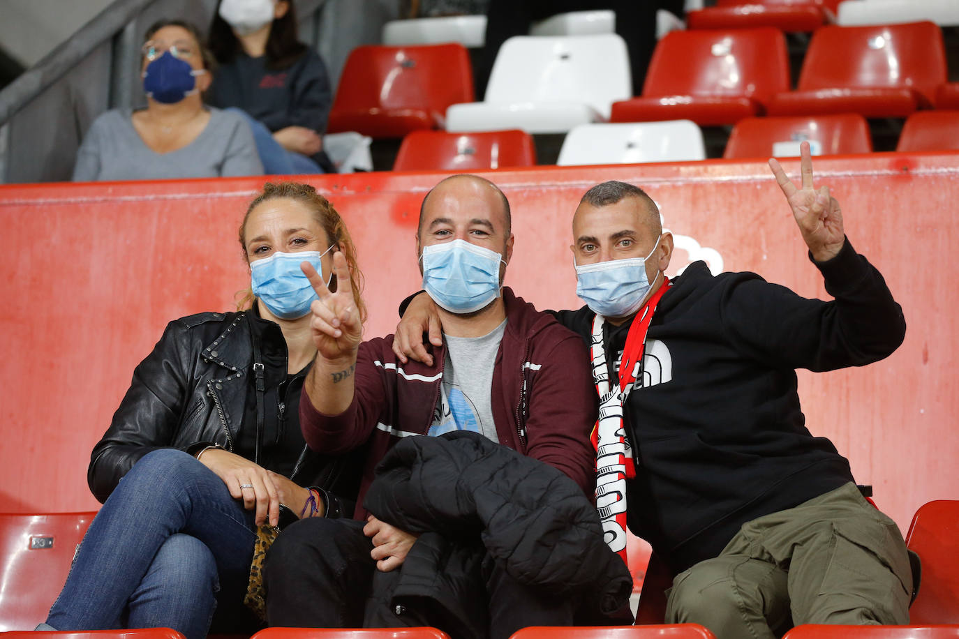 Fotos: ¿Estuviste en el Sporting - Fuenlabrada? ¡Búscate!