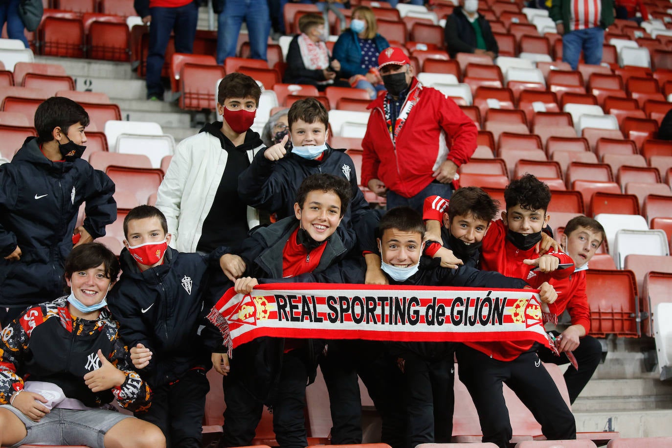 Fotos: ¿Estuviste en el Sporting - Fuenlabrada? ¡Búscate!