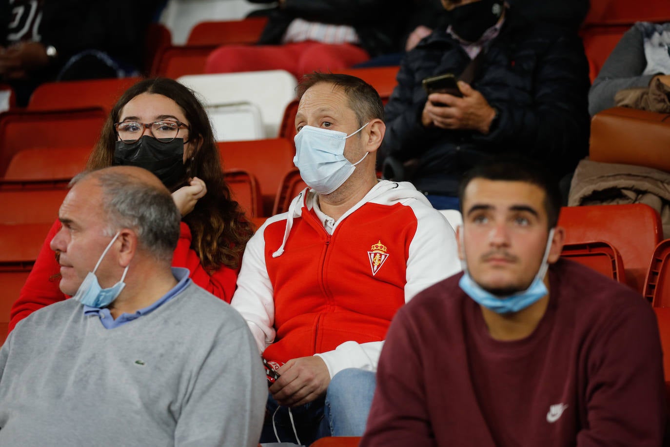 Fotos: ¿Estuviste en el Sporting - Fuenlabrada? ¡Búscate!