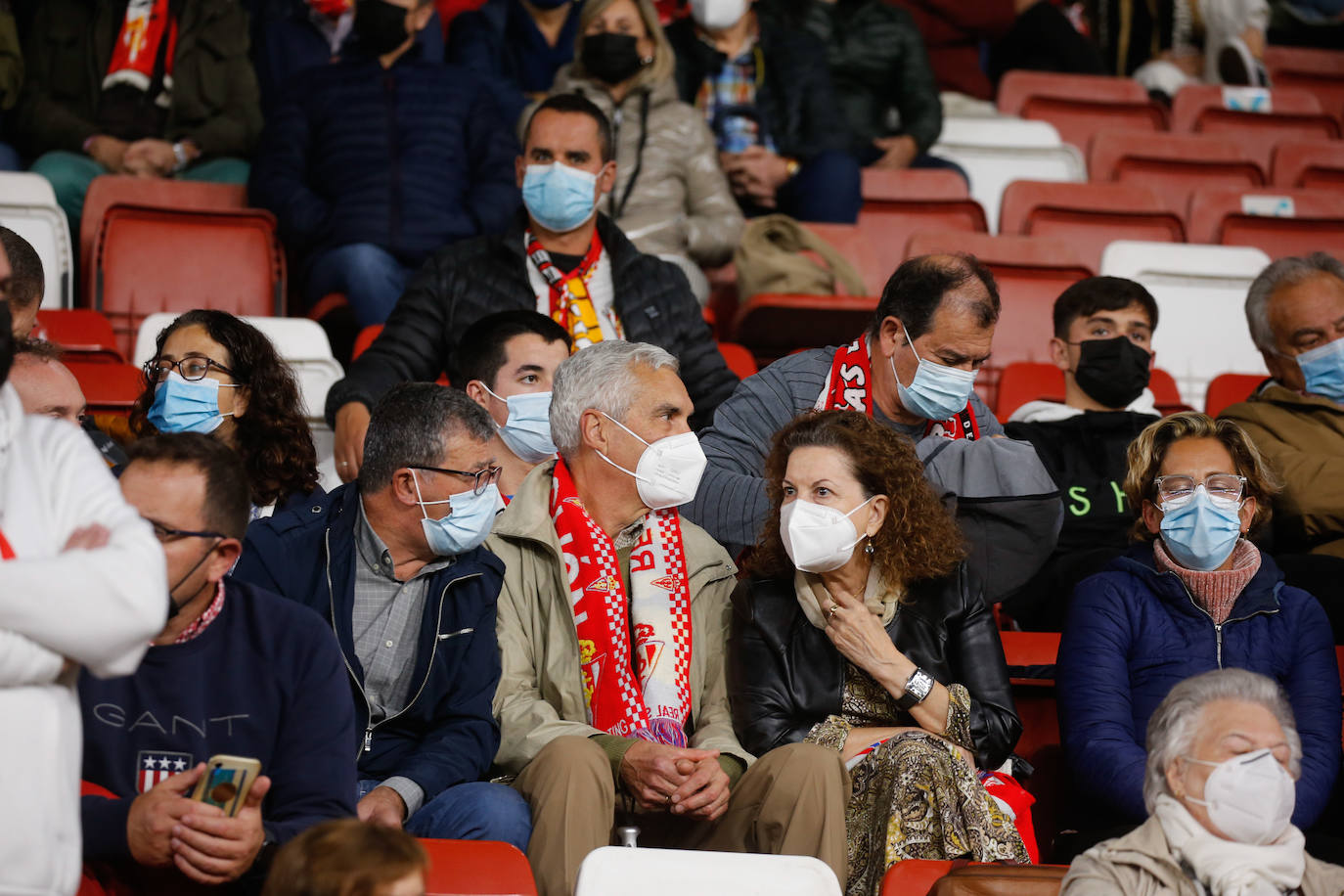 Fotos: ¿Estuviste en el Sporting - Fuenlabrada? ¡Búscate!