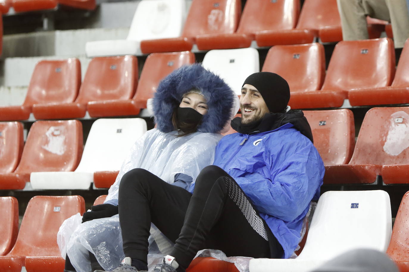 Fotos: ¿Estuviste en el Sporting - Fuenlabrada? ¡Búscate!