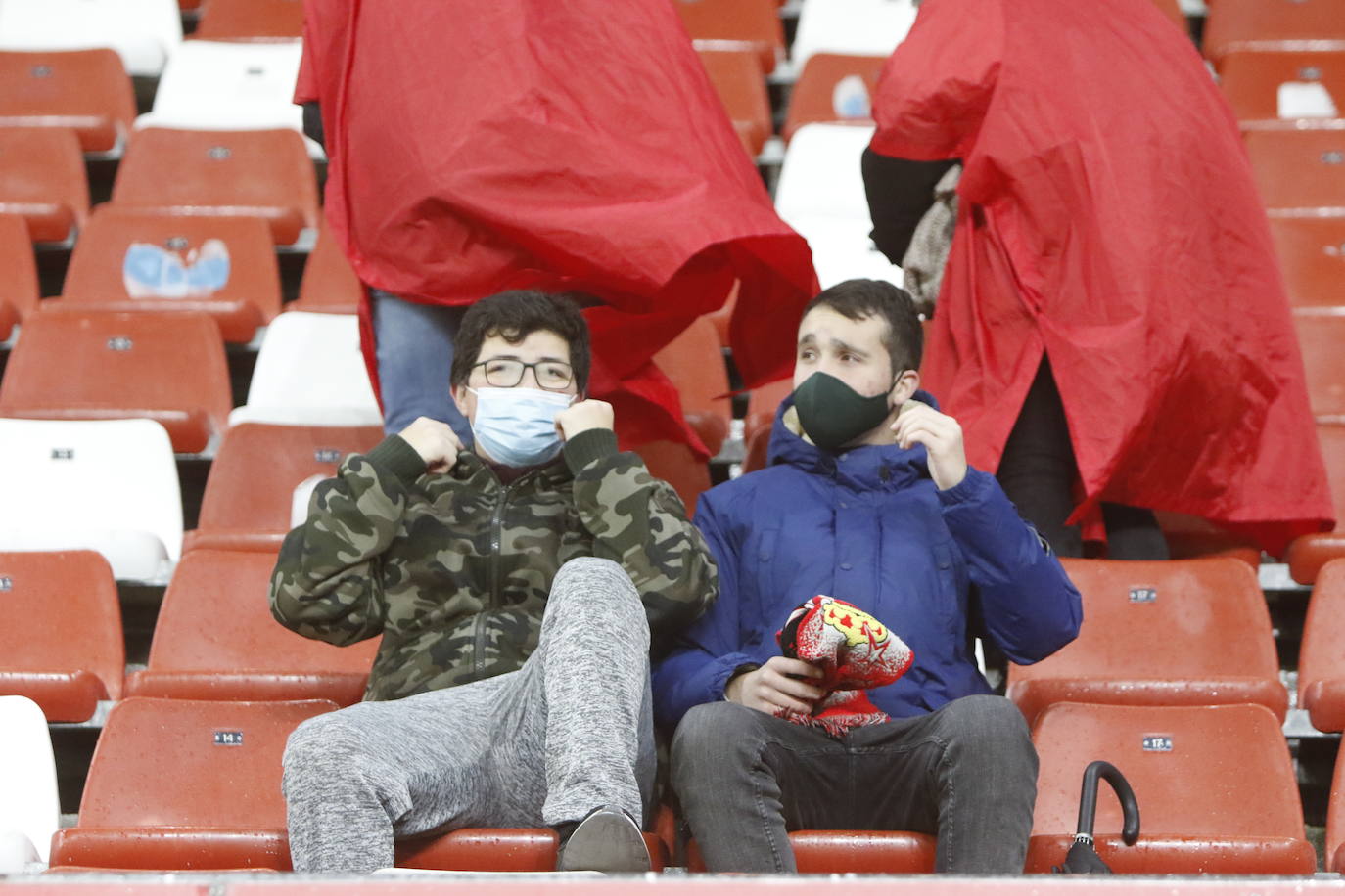 Fotos: ¿Estuviste en el Sporting - Fuenlabrada? ¡Búscate!